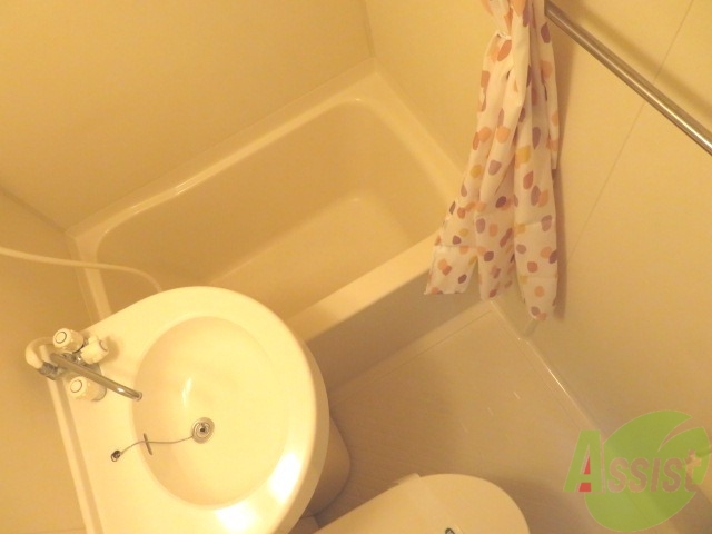 バス・シャワールーム　こちらの浴室で、一日の疲れを癒しましょう。