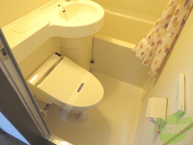 トイレ　トイレには嬉しいウォシュレット機能付きです。