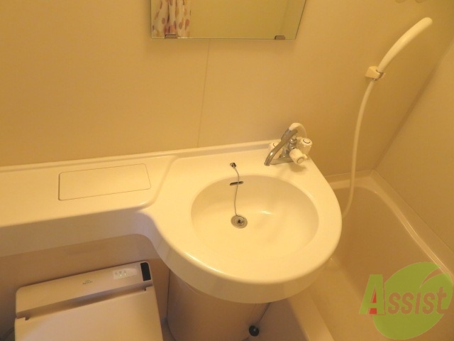 洗面設備　洗面台は浴室内にございます。台になっていて使いやすそうですね