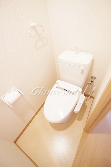 トイレ　☆温水洗浄便座完備のトイレ☆