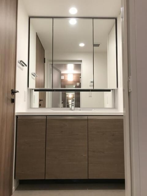 洗面設備　脱衣スペースもあります