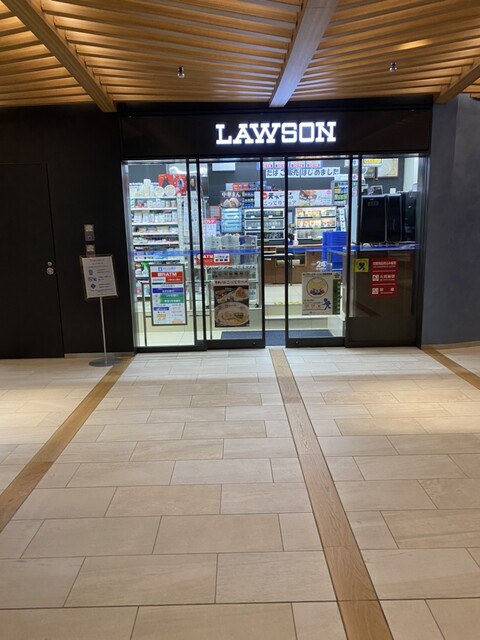 コンビニ　ローソン パークタワー勝どきミッド店（コンビニ）まで207m