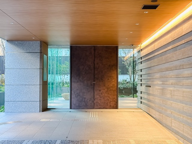 エントランス　建物の内部です