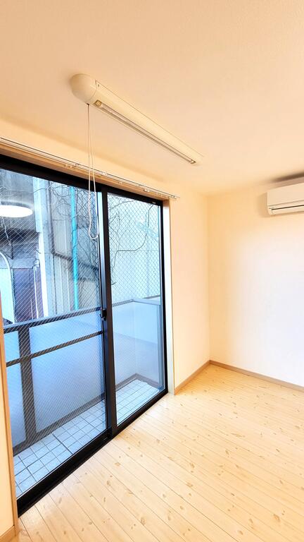 その他設備　格納式の室内物干し付