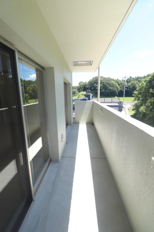 バルコニー　バルコニー　窓はペアガラスです。