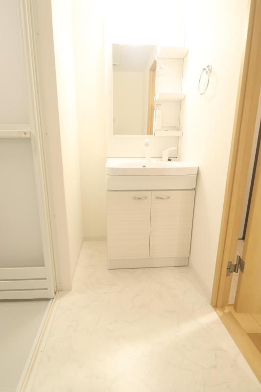 洗面設備　1　シャワー洗面台付き