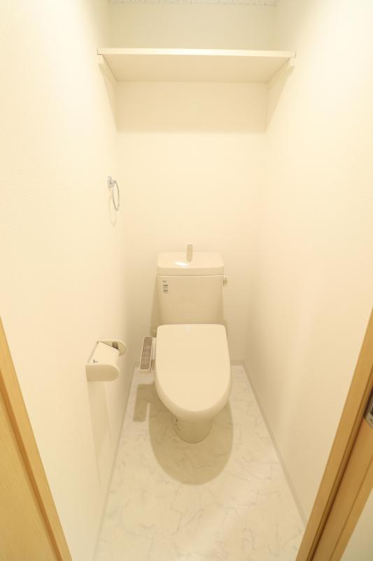 トイレ　トイレは温水洗浄便座付き