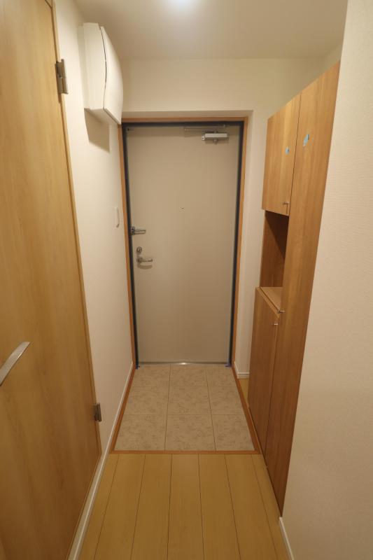 玄関　玄関　シューズボックス付き