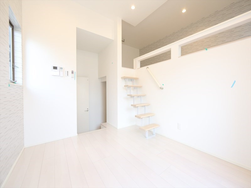 居室・リビング　洋室6.1帖　上段ロフト6.1帖（収納でも部屋でも使えます）