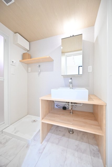 洗面設備　コンパクトで使いやすい洗面所