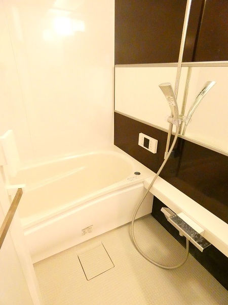 バス・シャワールーム　反転