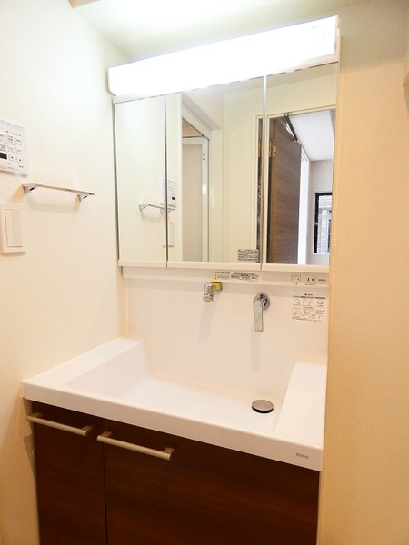 洗面設備　反転