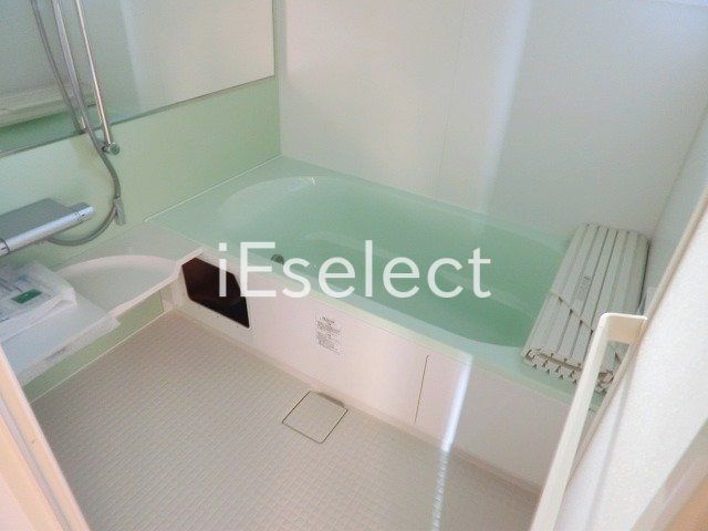 バス・シャワールーム　足が延ばせる一坪バス