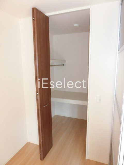 収納　奥行きのあるウォークインクローゼット