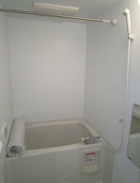 バス・シャワールーム　追い焚き機能、浴室乾燥機付きバス。