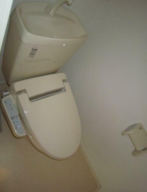 トイレ　温水洗浄便座。