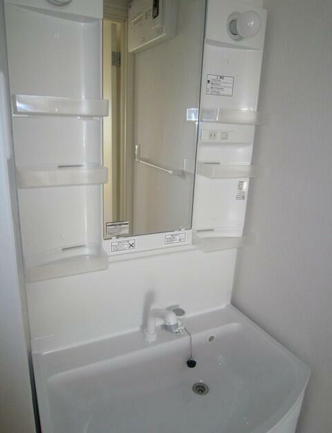 洗面設備　嬉しい独立洗面台付き。