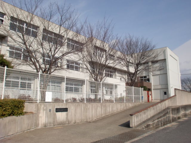 中学校　安堵町立安堵中学校（中学校）まで3219m