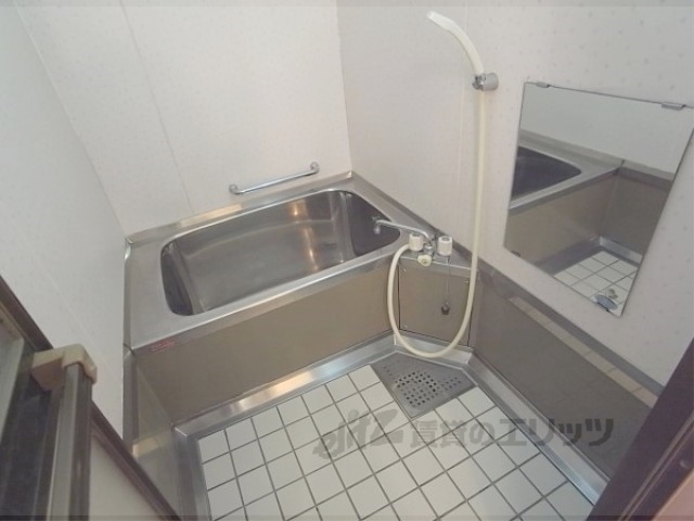 バス・シャワールーム　情緒あるお風呂