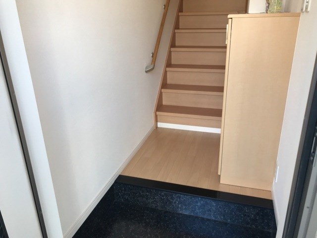 玄関　※別部屋参考写真