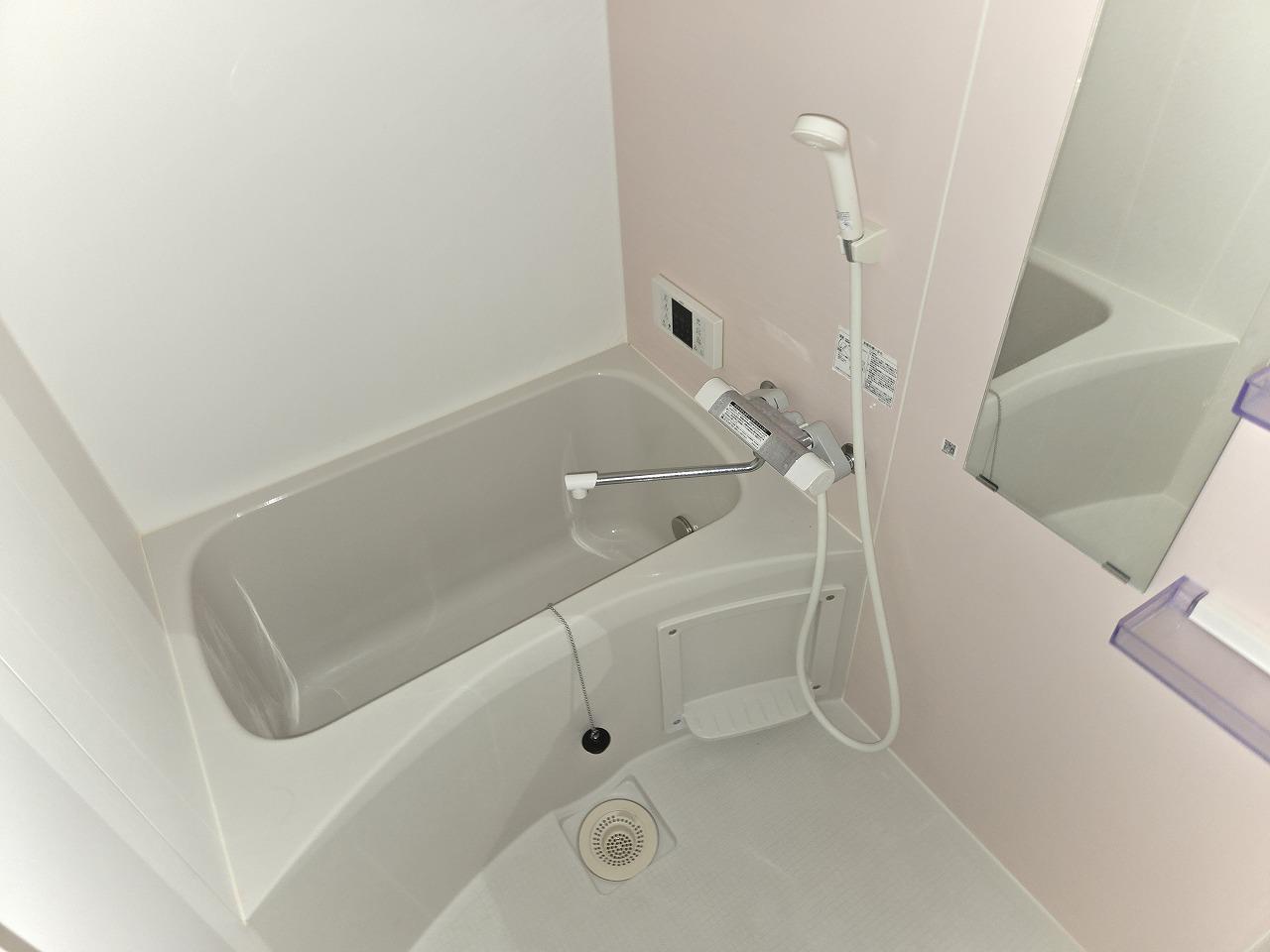 バス・シャワールーム　追焚き機能・浴室乾燥機付きのバスルーム♪