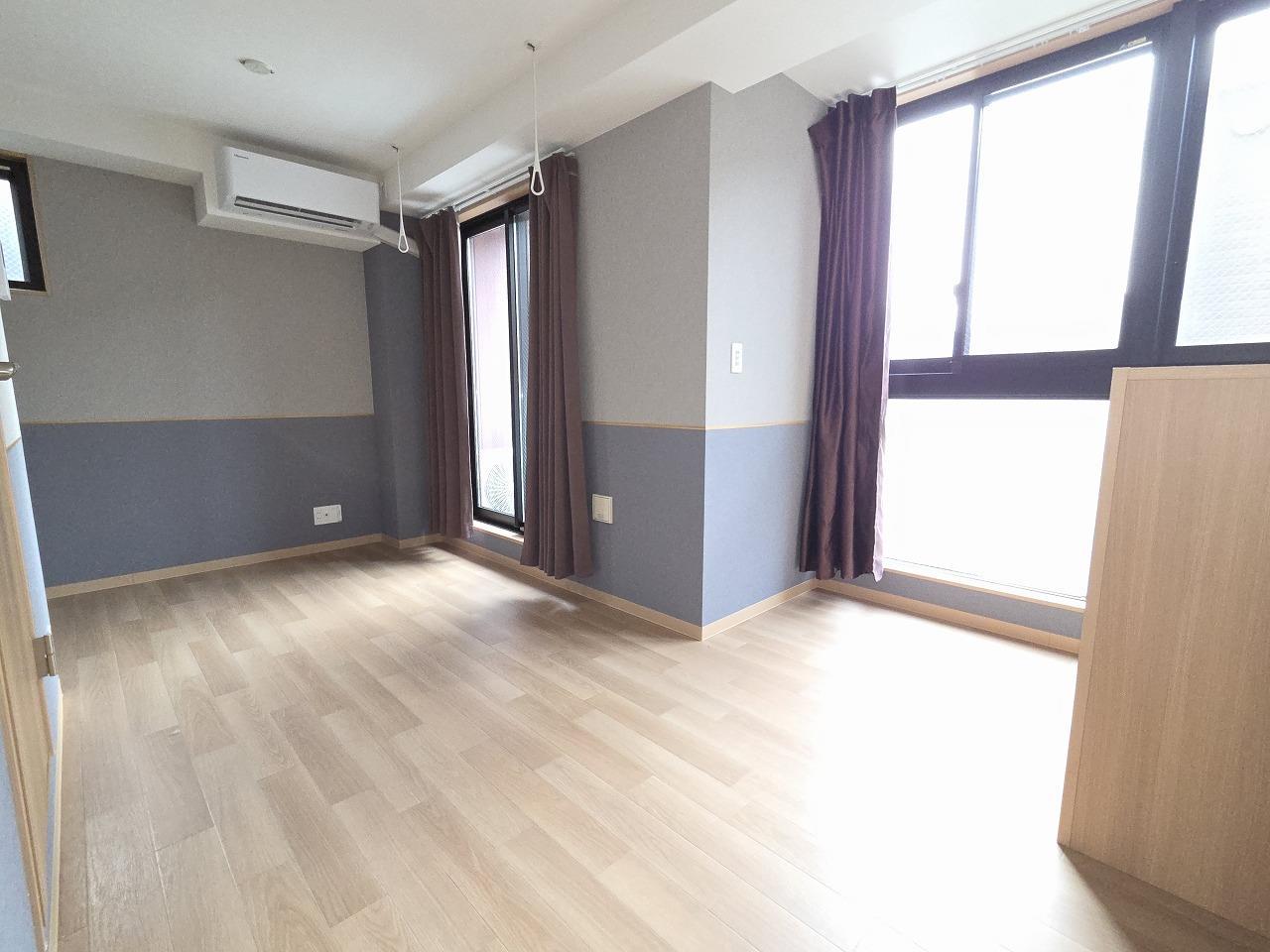 居室・リビング　エアコン付きの洋室9帖♪