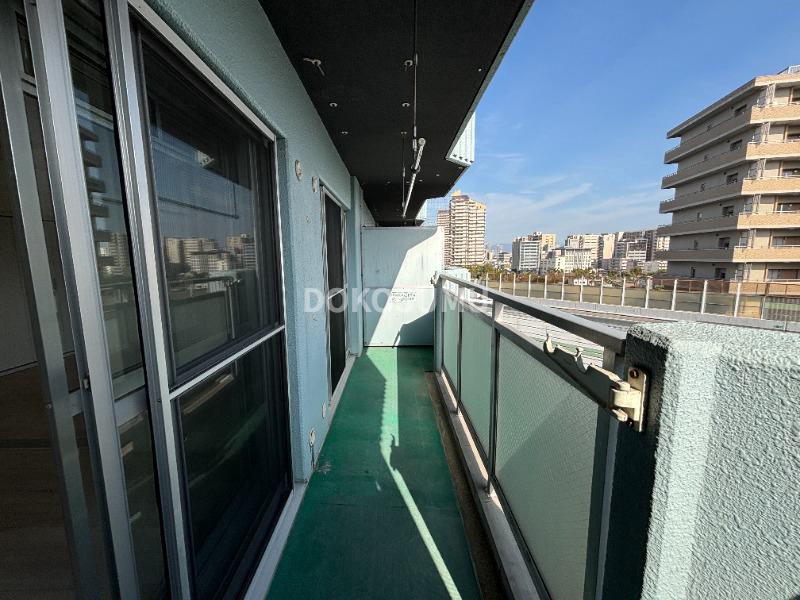 バルコニー　心地よい風と光を感じる、暮らしの楽しみが広がる場所。