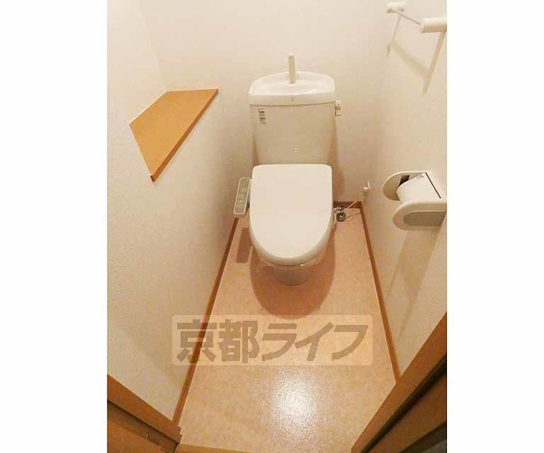 トイレ　ウォシュレットつき。
