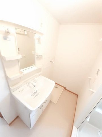 洗面設備　コンパクトで使いやすい洗面所