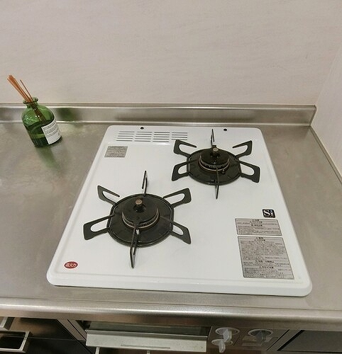 その他設備　2口ガスコンロ　キッチン　※前回募集時／2019年8月の写真