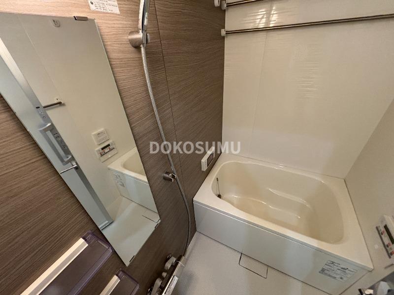 バス・シャワールーム　一日の疲れをやさしく癒やす、清潔感あふれるリラックスバス。