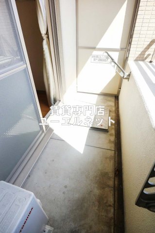 バルコニー　バルコニー付きで採光＆風通し良好！