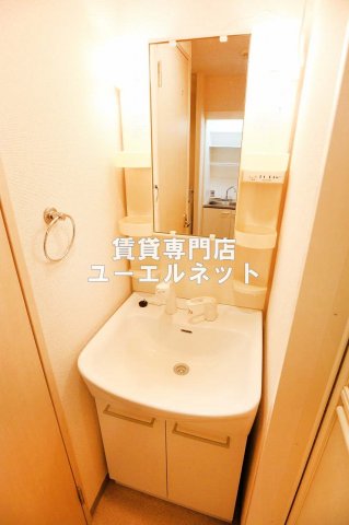 洗面設備　清潔感ある独立洗面台で毎日気持ちよく♪