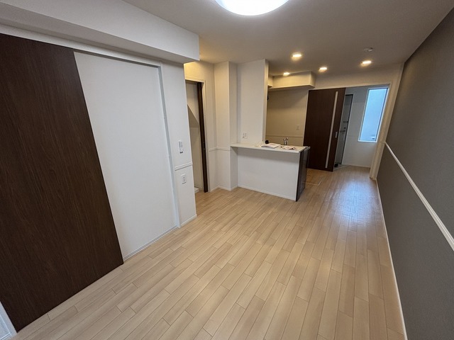 居室・リビング　※別部屋の参考写真です。