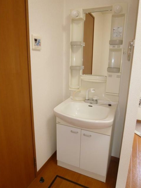 洗面設備　スペースが確保できる洗面所です