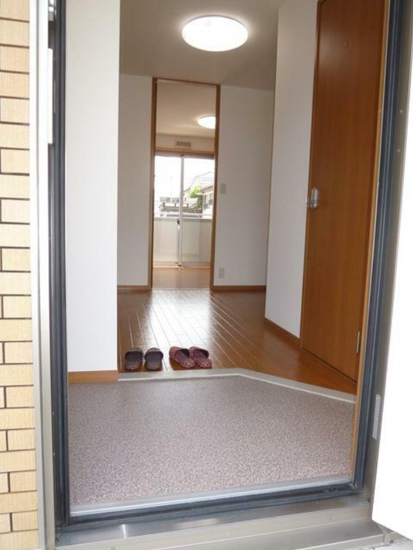 玄関　収納もある玄関です