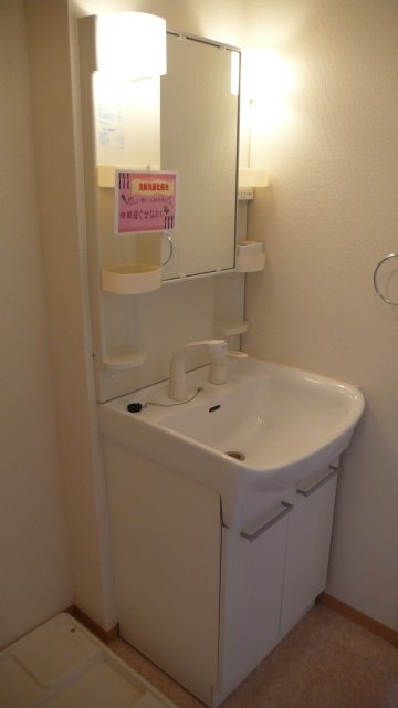 洗面設備　忙しい朝に嬉しい洗髪洗面化粧台付