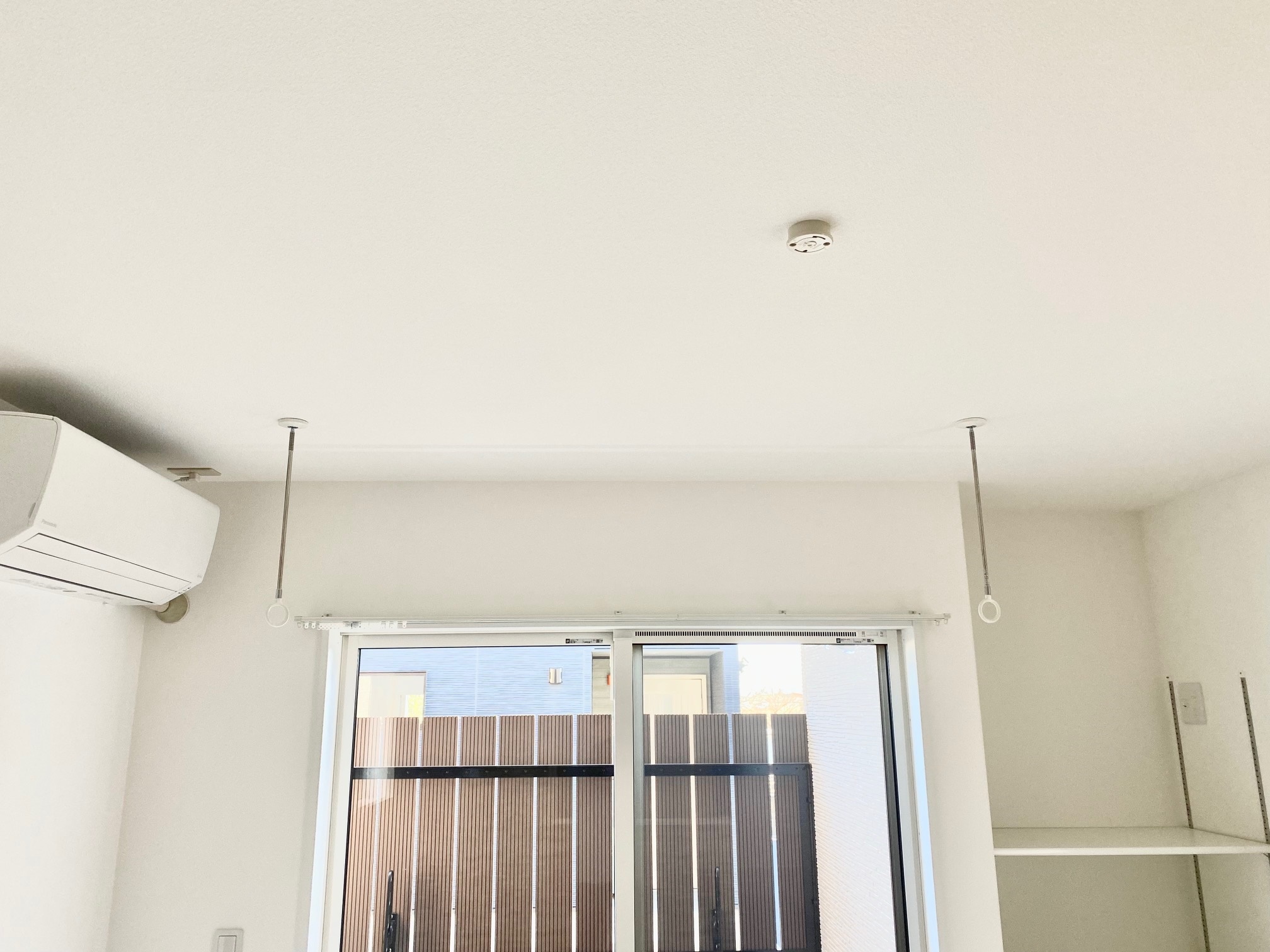 その他設備　室内物干（ホスクリーン）