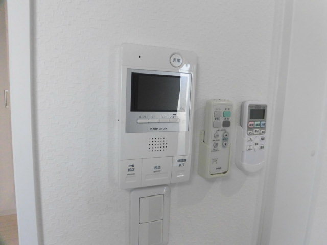 セキュリティ　安心のモニター付きインターホンです。