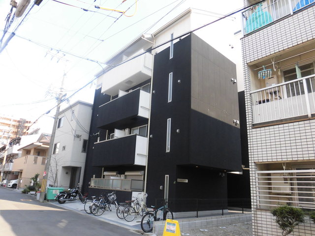 建物外観　白黒ツートンのおしゃれな外観です