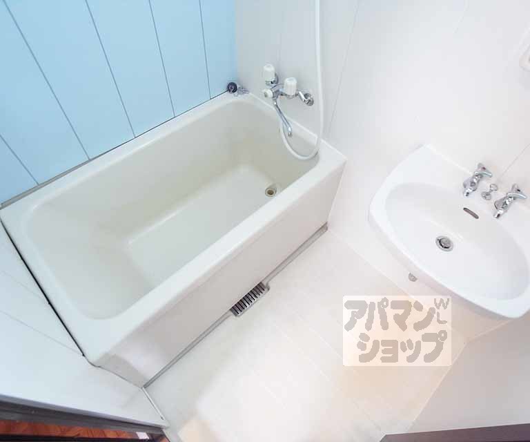 バス・シャワールーム　バスルームです。