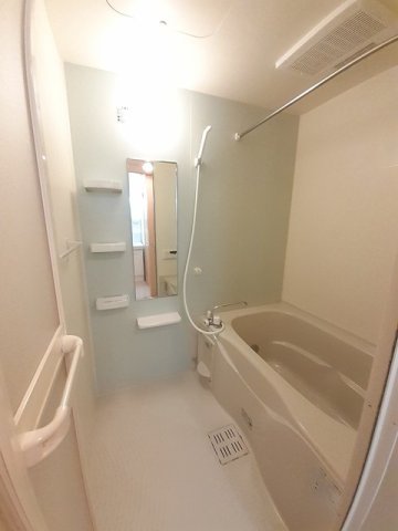 バス・シャワールーム　落ち着いた空間のお風呂です