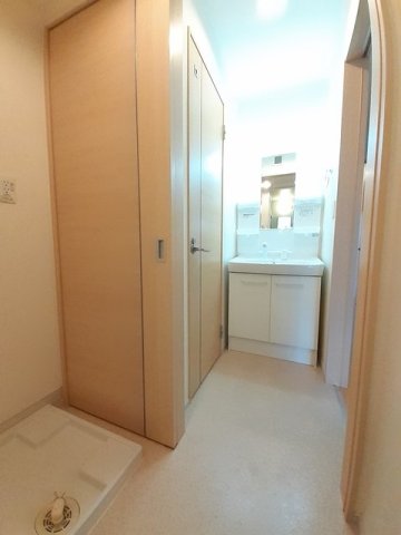 洗面設備　脱衣スペースもあります