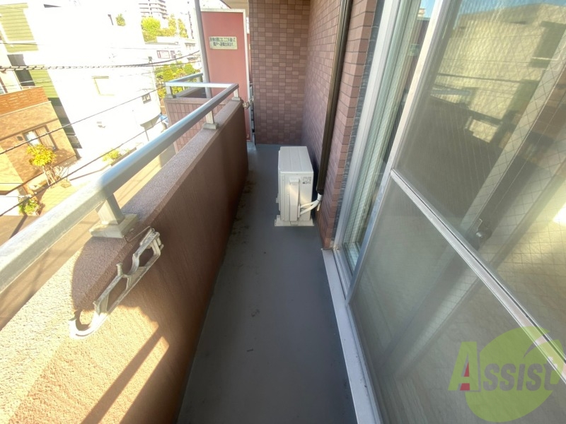 バルコニー　窓を開けると風通しも良く、気分も上がりそう！