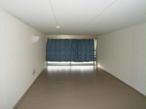 その他　ロフトにも窓があり、通気に便利です