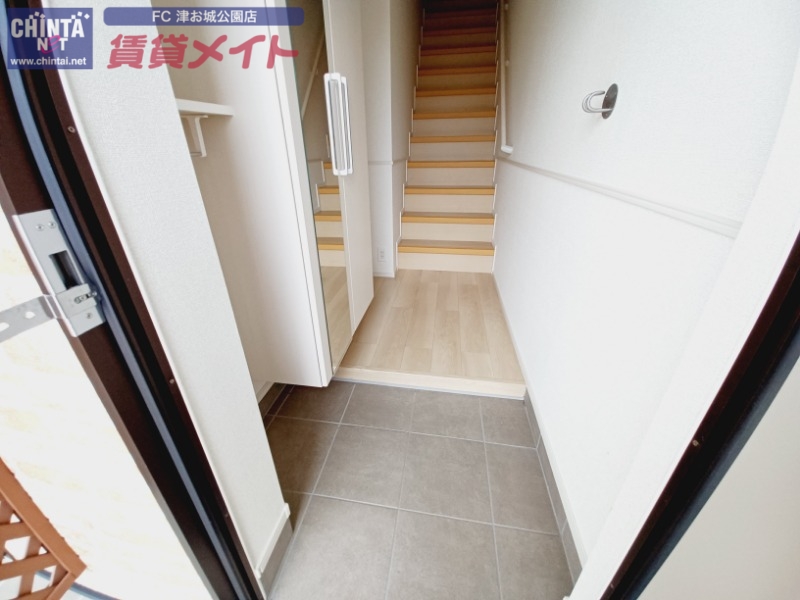 玄関　同タイプの部屋写真です。