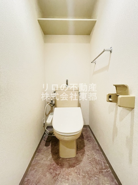 トイレ　白基調で清潔感のあるトイレです♪