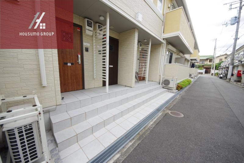 エントランス　落ち着いた雰囲気の外観です