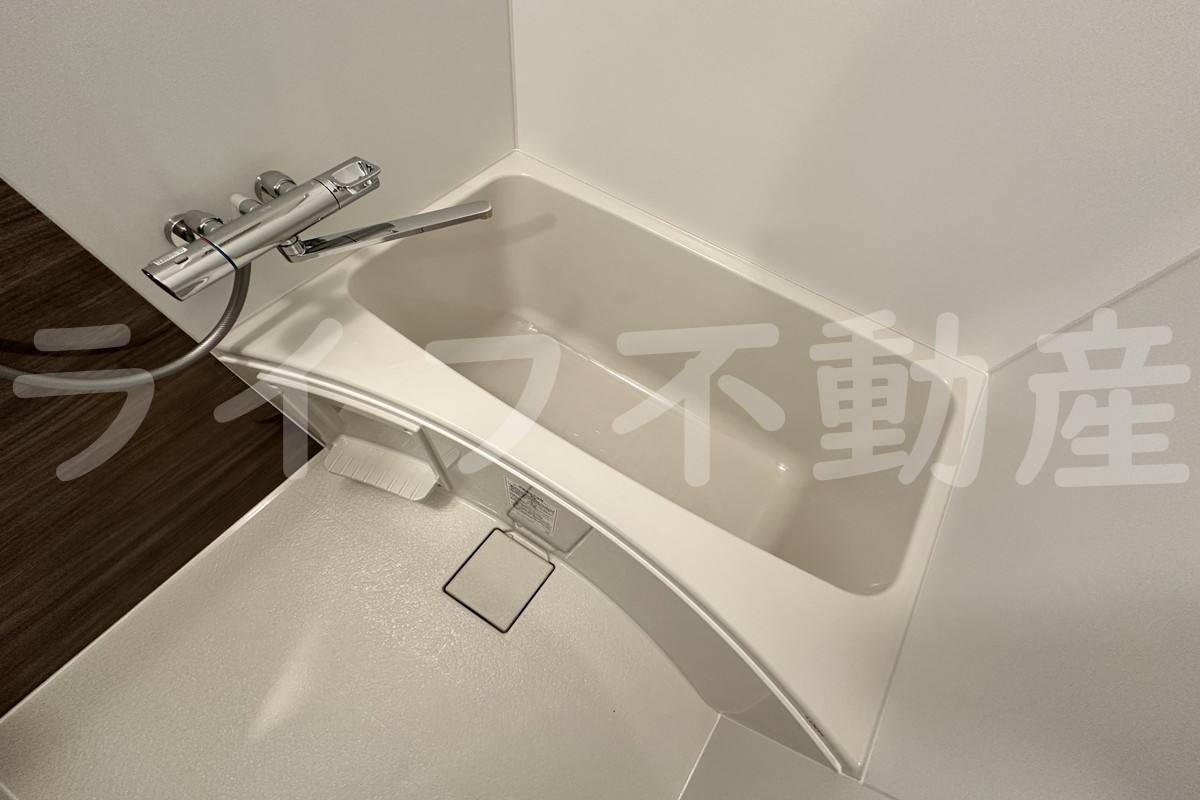 バス・シャワールーム　落ち着いた空間のお風呂です