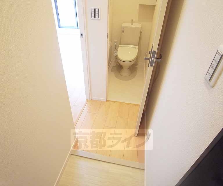トイレ　暖房洗浄便座付きのトイレで快適生活が送れます。